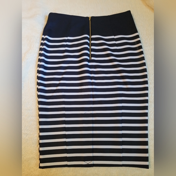 Size 12 - H&M navy and white pencil skirt with tags on - Picture 2 of 3
